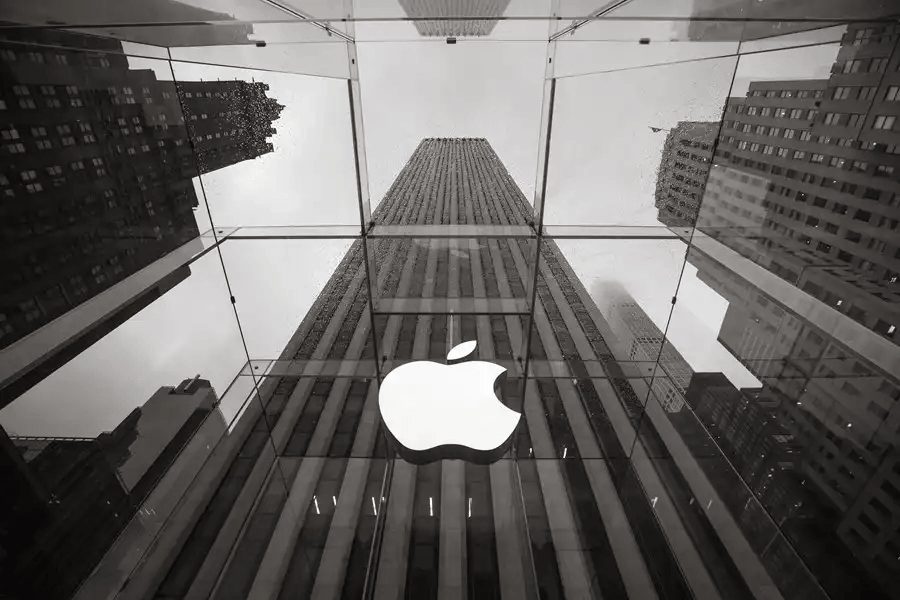 Apple prepara AirPods com câmeras e iPhone revolucionário para 2027